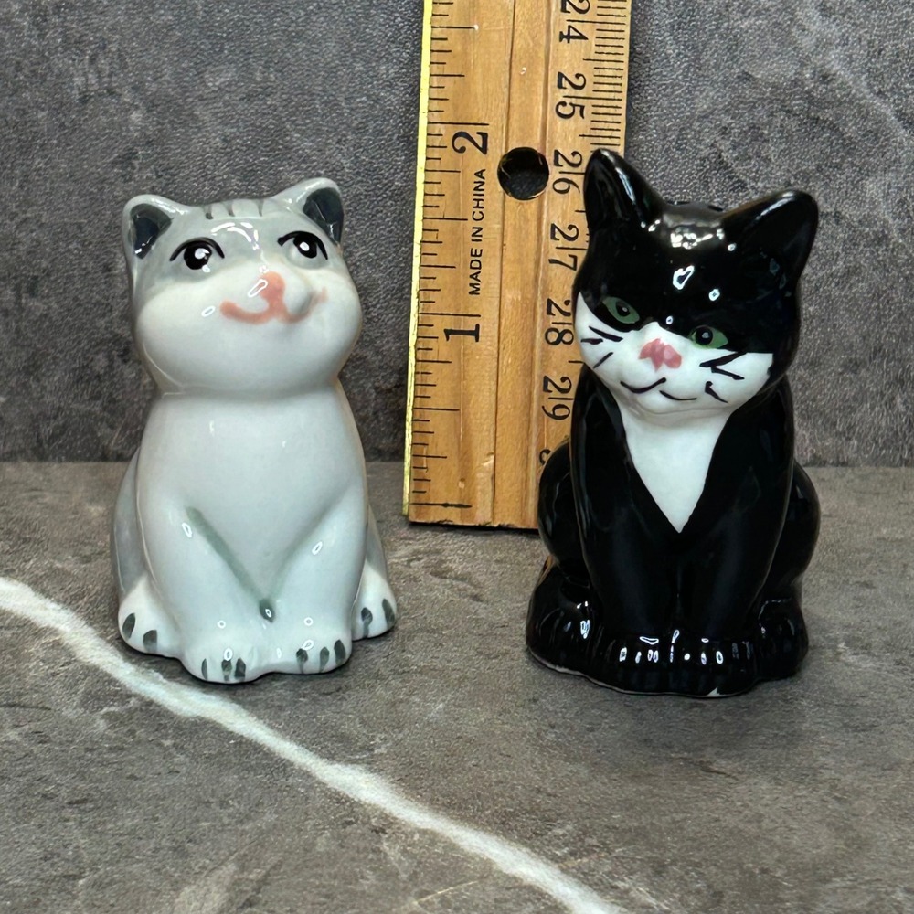 Vintage Style Ceramic Cat Salt and Pepper Shakers Grey Tabby and Tuxedo Set